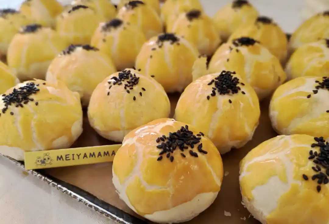 蛋黃酥月餅包裝機(jī)——傳統(tǒng)美味的現(xiàn)代封裝，守護(hù)經(jīng)典，傳遞心意