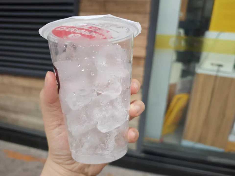 創(chuàng)新自動(dòng)化冰杯生產(chǎn)線——飲品行業(yè)的革命性變革，開啟智能生產(chǎn)新時(shí)代